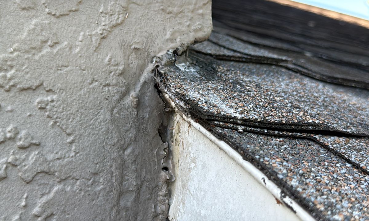 Inspection photo: Rear elevation roof-to-wall joint